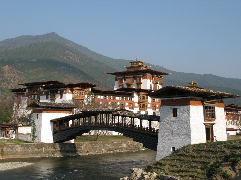 https://d3r8gwkgo0io6y.cloudfront.net/upload/Punakha Dzong03.jpg